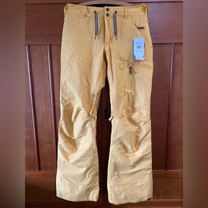 NWT bright yellow Roxy snow pant. Medium